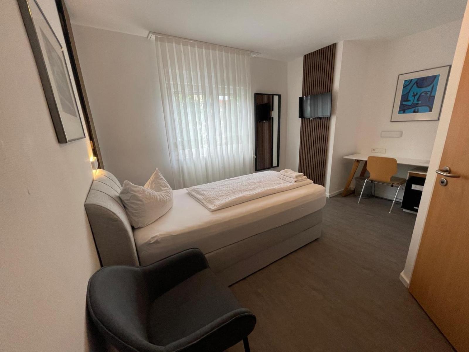 Hotel Loewen Kusterdingen Экстерьер фото